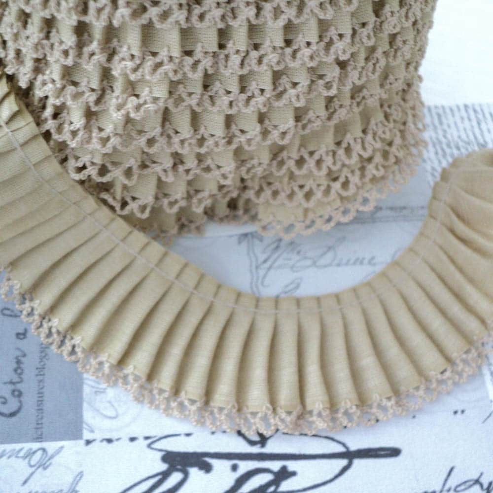 25 metre roll of Pleated Trim Picot Edging in Beige 04