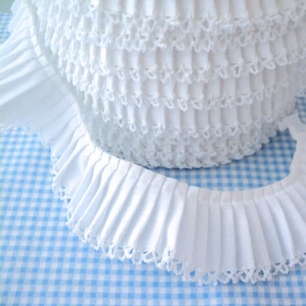 25m roll of Pleated Trim Picot Edging in White 02