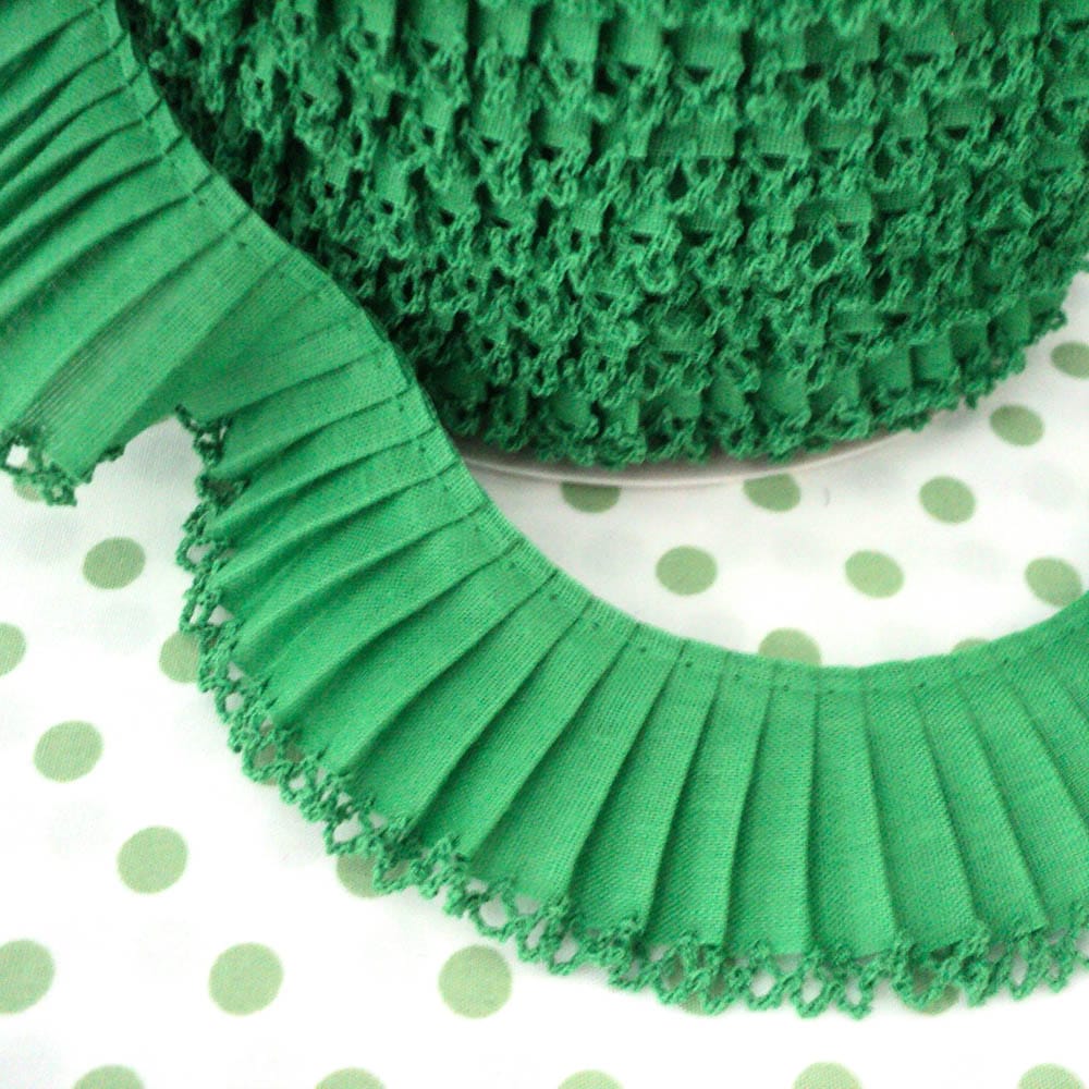 25m roll of Pleated Trim Picot Edging in Grass Green 358