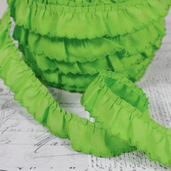 25m roll of Gathered Scalloped Edge Trim in Lime 56