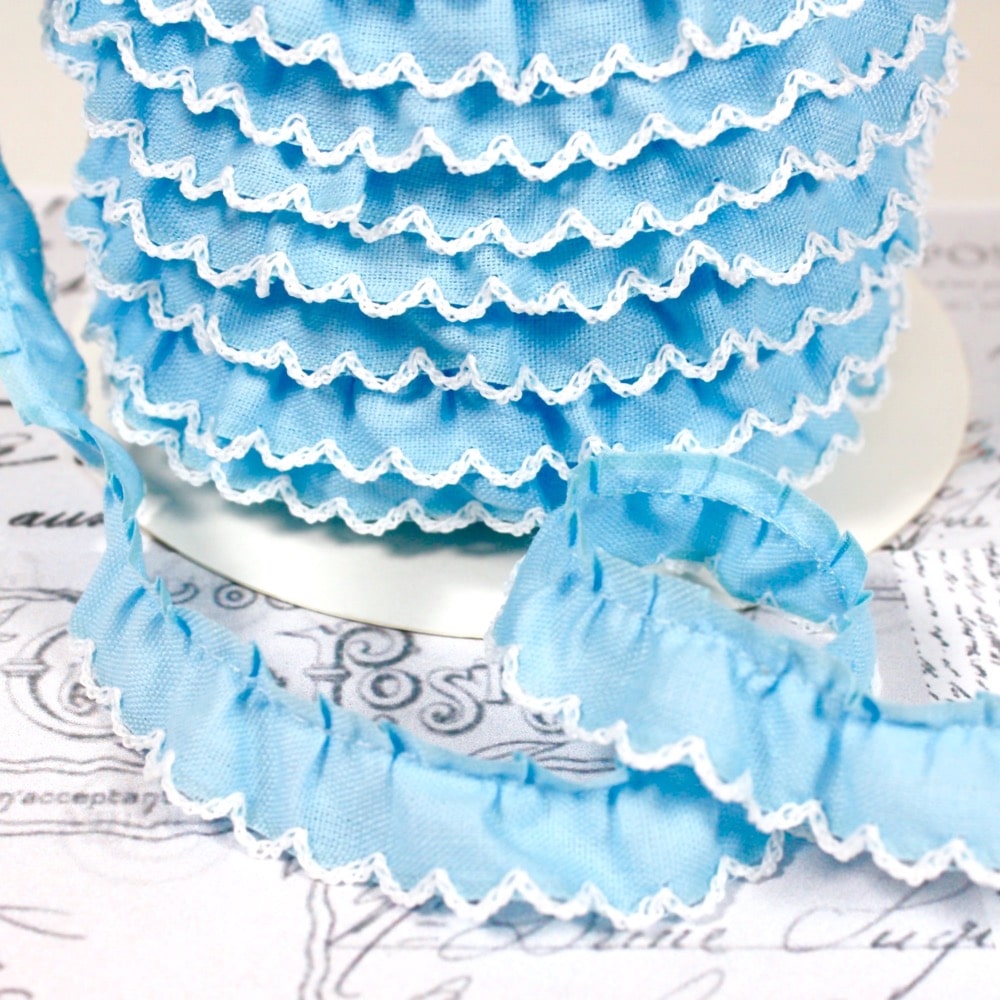 25m roll of Gathered Scalloped Contrast Edge Trim in Baby Blue 3138