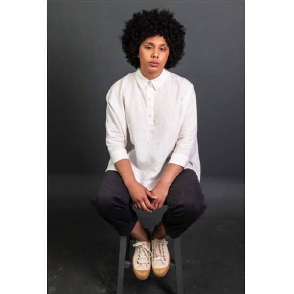Lady wearing the Ellsworth shirt in white linen by Merchant and Mills