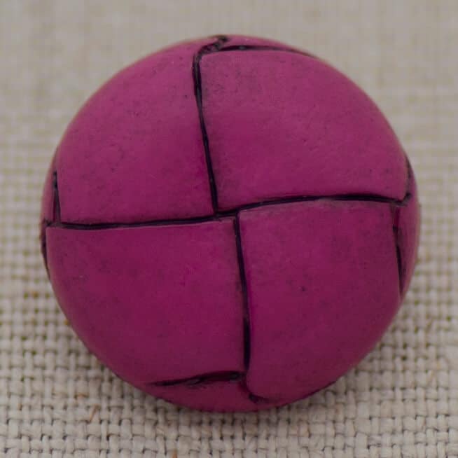 Packet of 15mm Vintage Football Button in Magenta